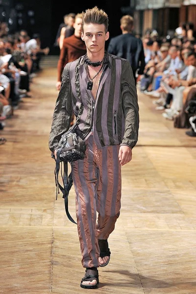 Look 28